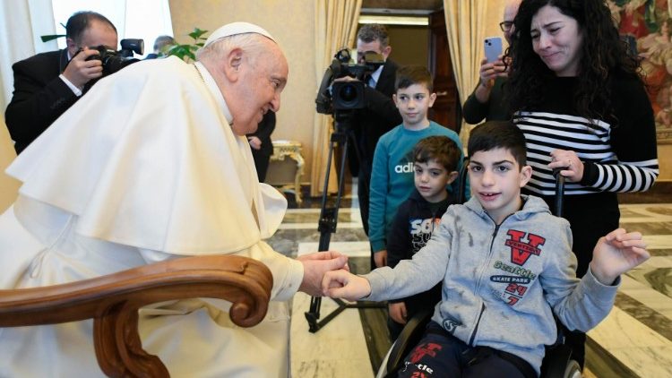 O Papa com as crianças da Ação Católica italiana