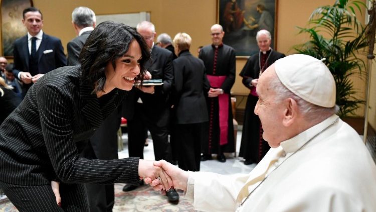 Umjetnici za vrijeme susreta s papom Franjom