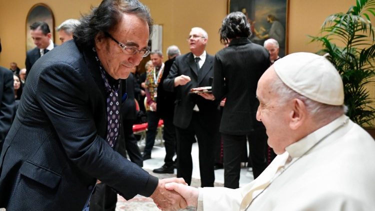 Der italienische Sänger Al Bano und Papst Franziskus