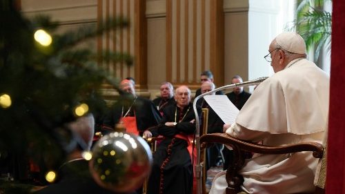 Папа призвал куриальных служащих избавиться от шаблонов