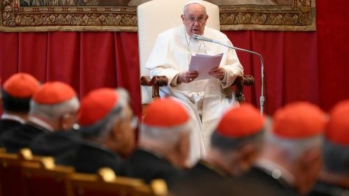 El Papa a la Curia: sólo quien ama camina hacia la verdad