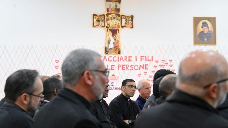 Священники из 27-й префектуры Римской епархии на встрече с Папой Франциском