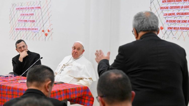 Papa no encontro com os sacerdotes