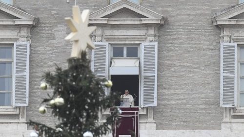 Il Papa: con la gentilezza di Dio, pensiamo agli ultimi e ai lontani dalla gioia del Natale
