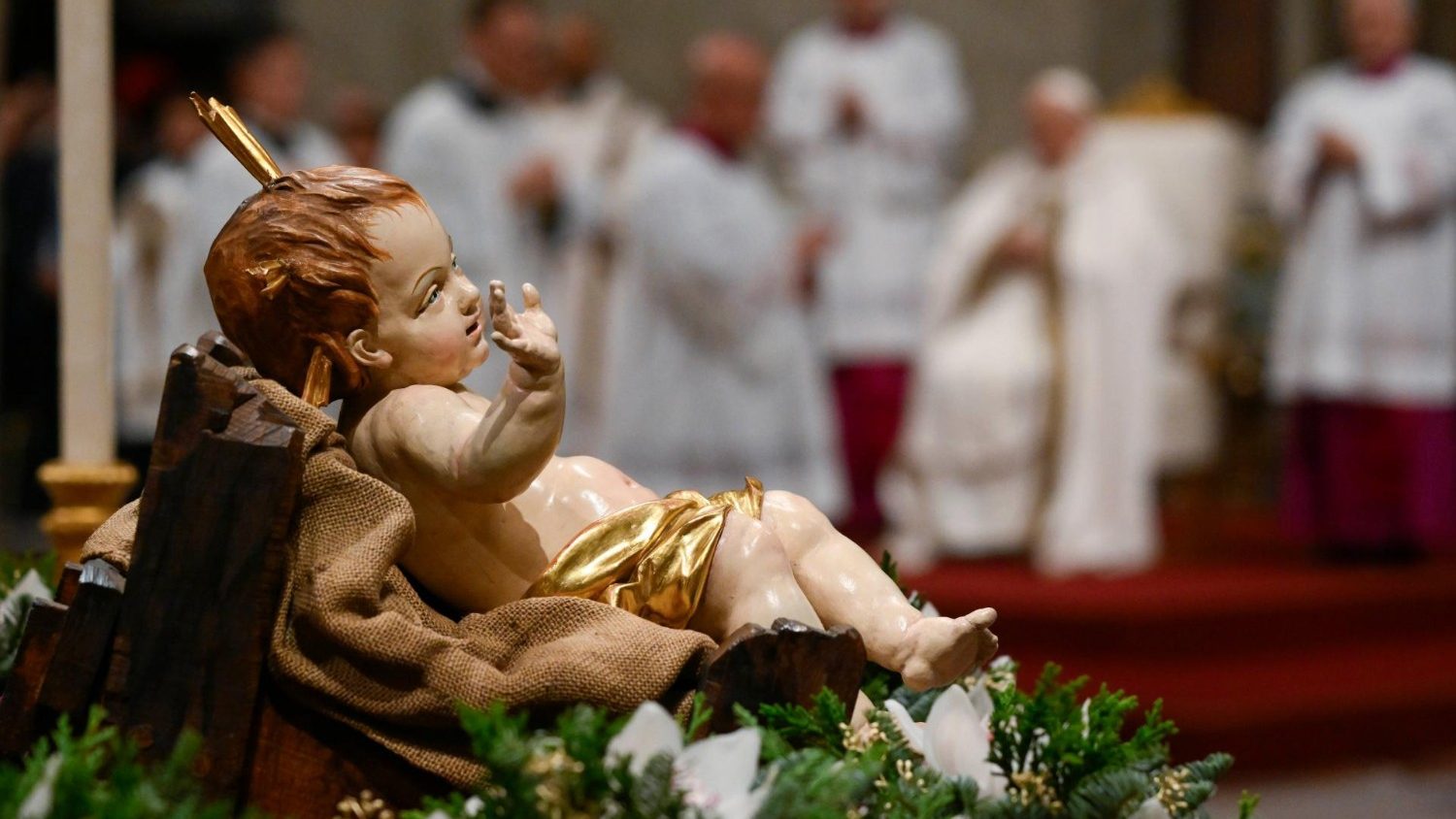 Noel Ayini'nde Papa: Gelin gözlerimizi gerçek Tanrı'ya çevirelim