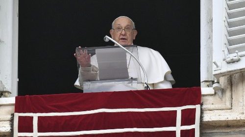 O Papa: o sacrifício dos perseguidos muda os corações e salva os homens