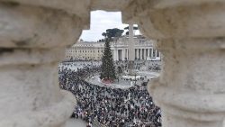 Blick auf den Petersplatz am 2. Weihnachtstag 2023