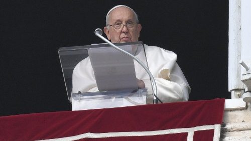 Папа віддав шану своєму попередникові в річницю смерті та привітав сім’ї