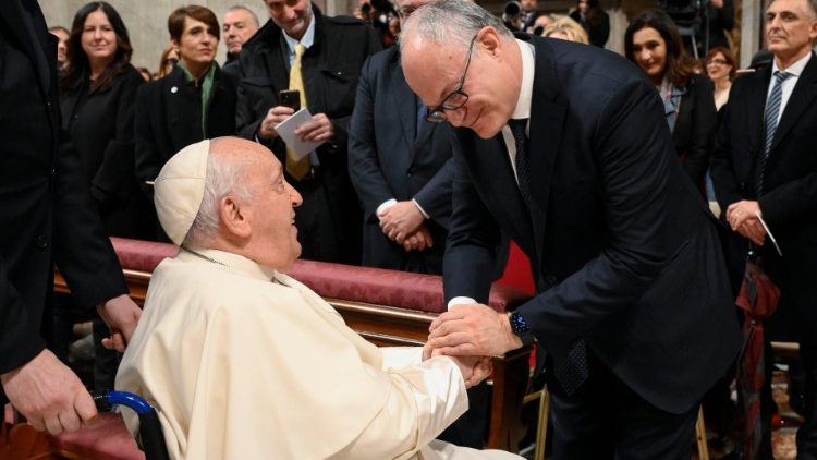 Papa Francesco e il sindaco di Roma Gualtieri durante la celebrazione nella Basilica di San Pietro