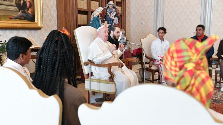 Papa Franjo na susretu s izaslanstvom mladih iz Fraternité missionnaire des Cités 