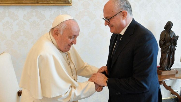 Papež Frančišek in Roberto Gualtieri, župan mesta Rim