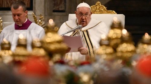 Pope at Epiphany Mass: Imitate the Magi to approach the Christ Child