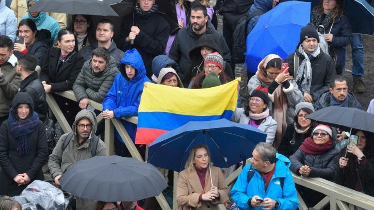 Francisco exhorta a liberar a los secuestrados en Colombia y pide paz y reconciliación