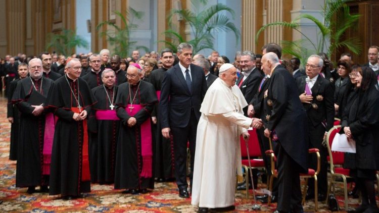 Il Papa saluta gli ambasciatori