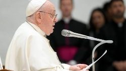 Paavi Franciscus pohtii ylensyöntiä: syömistavat kertovat sielun tilasta