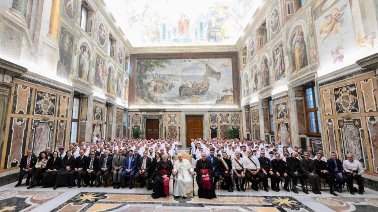 Папата с "Носителите на Света Роза"