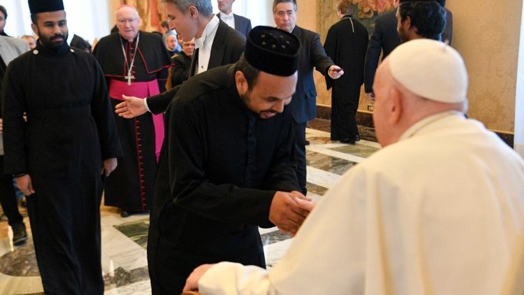 Ferenc pápa az ortodox és keleti ortodox egyházakkal való kulturális együttműködés katolikus bizottságának tagjaival