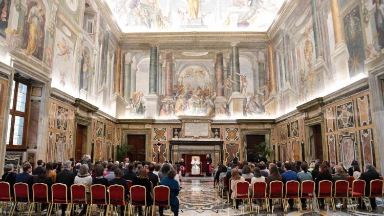 Audiência do Papa aos participantes do Simpósio "Universidade de Comunicadores da Igreja", França (Vatican Media)