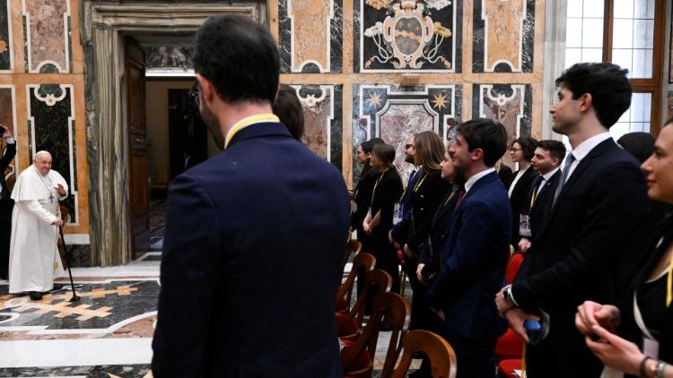 O Papa encontra os membros da Associação de Jovens Profissionais Toniolo
