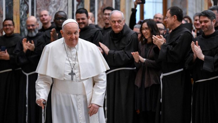 El Papa Francisco con la delegación del “Studium Biblicum Franciscanum”