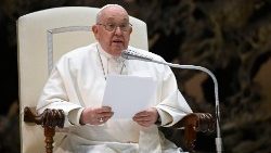 Keskiviikon yleisaudienssissaan Paavi Franciscus jatkoi opetussarjaansa hyveistä ja paheista. Tällä kertaa paavi puhui seksuaalisesta himosta. Paavi korosti, ettei kristinusko tuomitse seksuaalista viettiä.