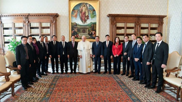 Delegación del Partido Comunista de Vietnam en audiencia con el Papa Francisco - 18 de enero de 2024. (Vatican Media)
