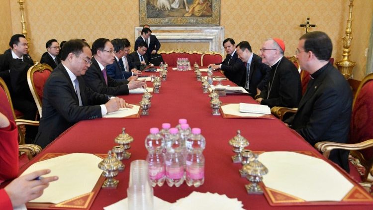 Reunión de los representantes del Partido Comunista de Vietnam con el Secretario de Estado de la Santa Sede, Cardenal Pietro Parolin - jueves 18 de enero de 2024. (Vatican Media)