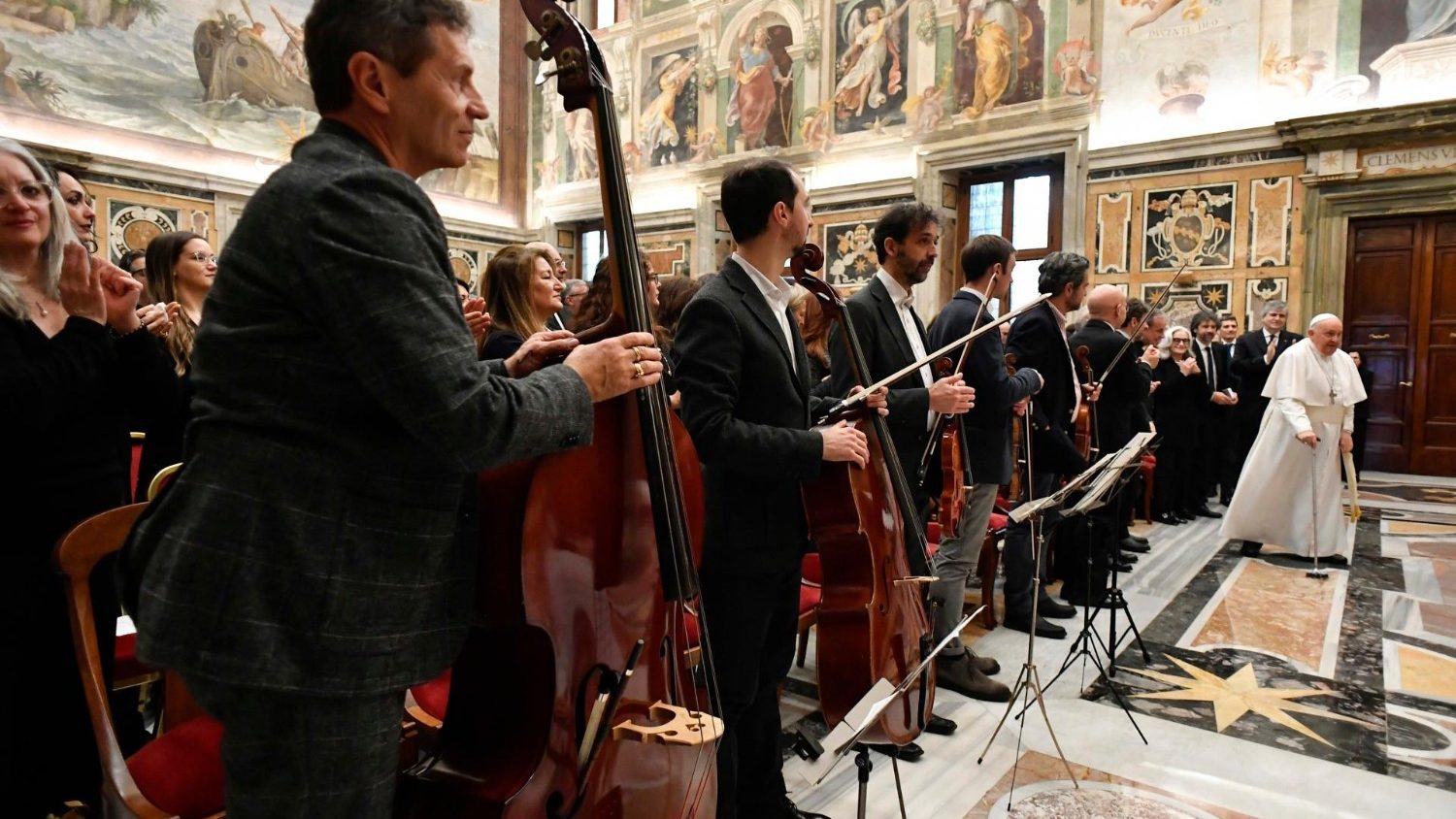 Pope Francis meets artists and musicians in Verona Square