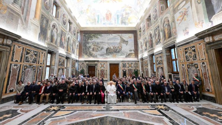 O Papa recebe Delegação da Diocese de Belluno-Feltre, no 60º aniversário do desastre do Vajont (Vatican Media)