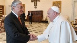 教皇フランシスコ、カザフスタンのトカレフ大統領と 　2024年1月19日　バチカン宮殿