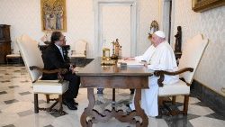 教皇フランシスコとコロンビアのグスタボ・ペトロ大統領　2024年1月19日　バチカン宮殿