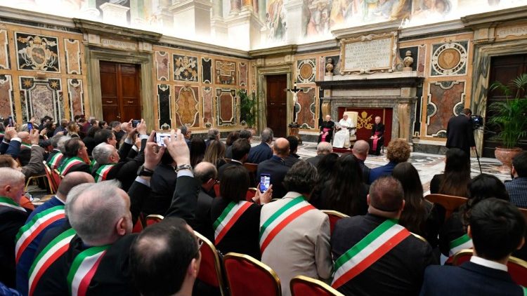 Popiežiaus audiencija Italijos mažų savivaldybių atstovams