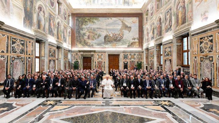 O Papa com os membros da Associação para a Subsidiariedade e Modernização das Entidades Locais italianas (Vatican Media)