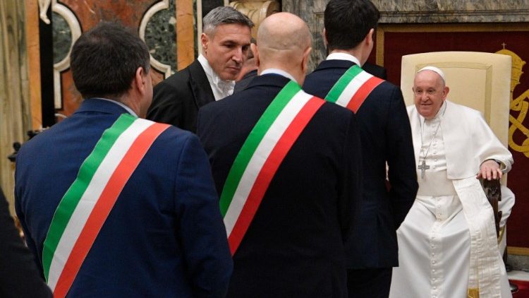 A Szentatya az olasz Helyi Intézmények Szubszidiaritásáért és Modernizálásáért felelős Társulat tagjaival