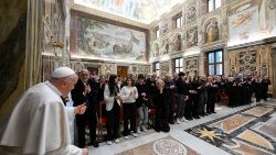 Papież Franciszek na audiencji dla członków komitetu organizującego 100-lecie urodzin ks. Lorenza Milaniego, 22 stycznia 2024 r.