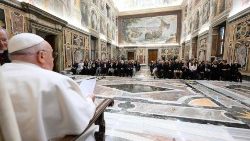 La papa Francisc, membrii Asociației internaționale a jurnaliștilor acreditați la Vatican