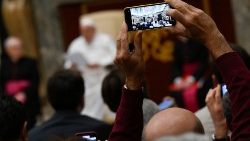 Il Papa nell'udienza ai membri dell'Aigav, l'Associazione Internazionale dei Giornalisti Accreditati presso il Vaticano