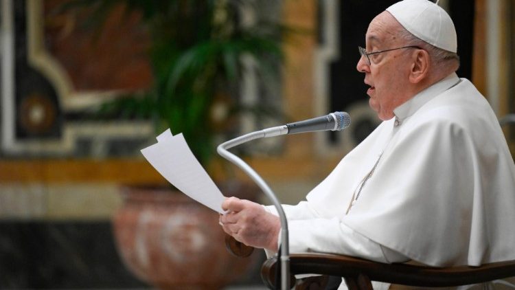 Papież Franciszek na audiencji dla członków Międzynarodowego Stowarzyszenia Dziennikarzy Akredytowanych przy Watykanie, 22 stycznia 2024 r.