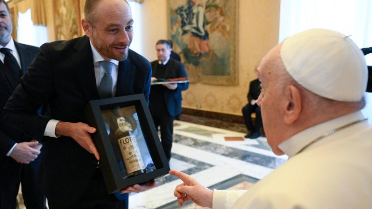 Papież Franciszek na spotkaniu z członkami stowarzyszenia włoskich producentów wina Vinitaly, 22 stycznia 2024 r.