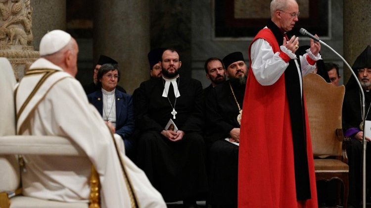 El Arzobispo anglicano de Canterbury Justin Welby, toma la palabra tras la homilía del Papa