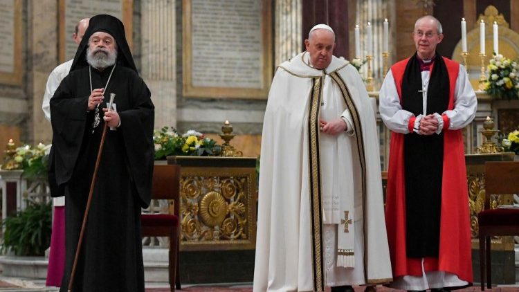 Pope Francis with Metropolitan Polycarp (L) and Archbishop Welby (R)