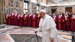 Le Pape a reçu les membres de la Rote romaine, en salle Clémentine du Palais apostolique, le 25 janvier 2024.