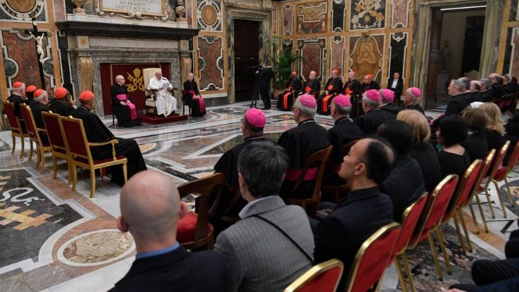 Påven talar till Dikasteriet för trosläran 