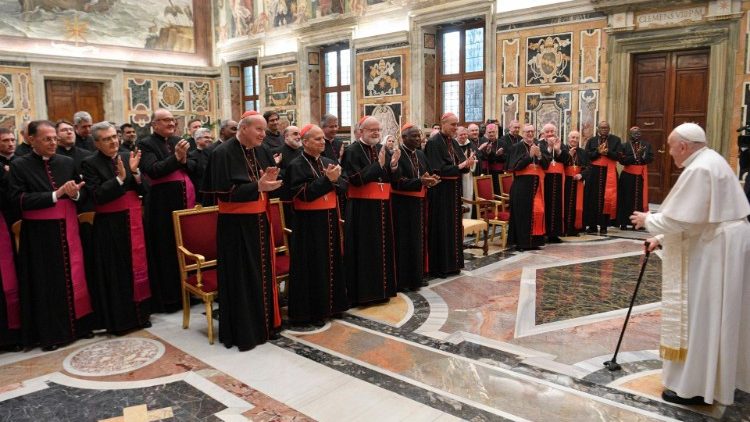 Papst Franziskus und die Mitglieder des Dikasteriums für die Glaubenslehre