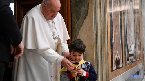 Papež František: Válka zabíjí úsměv a budoucnost příliš mnoha dětí