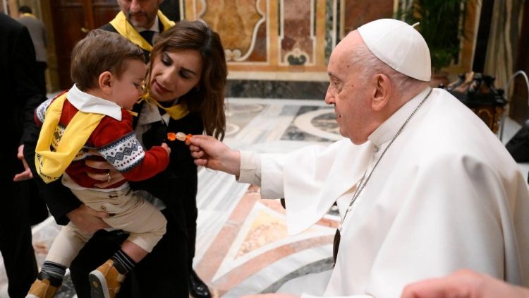 Papa s članovima neprofitne organizacije "Nolite Timere"