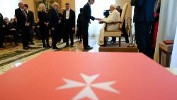 Papa com participantes na Conferência dos Embaixadores da Soberana Ordem Militar de Malta