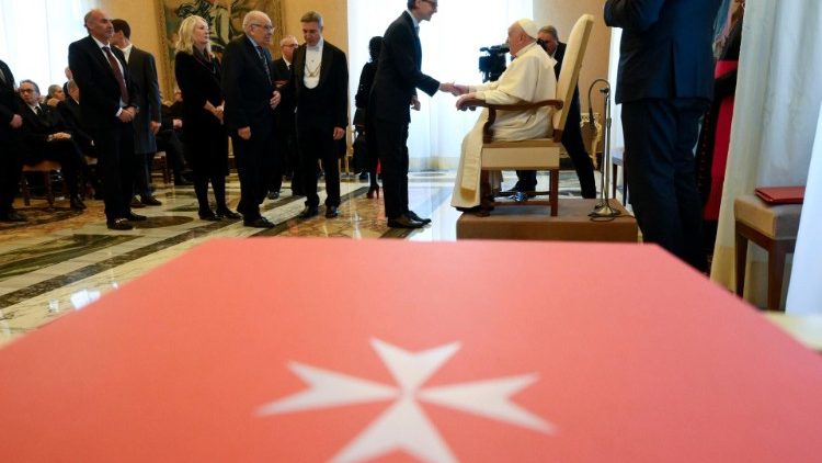 Påven Franciskus tog lördagen den 27 januari emot Malteserorden i Vatikanen och lovordade deras arbete för de fattiga och betonade vikten av gemensamma åtgärder mellan ordens diplomatiska representanter och de påvliga legaterna