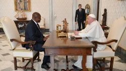 Prof. Faustin Archange Touadéra, Président de la République centrafricaine reçu par le Pape François le 27 janvier 2024.