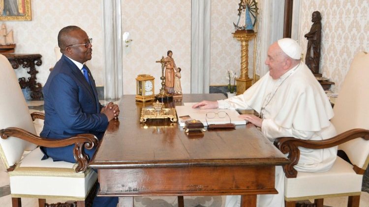 教皇フランシスコ、ギニアビサウのエンバロ大統領を迎えて　2024年1月29日　バチカン宮殿